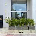 Beautiful! Brand New Apt Old Town