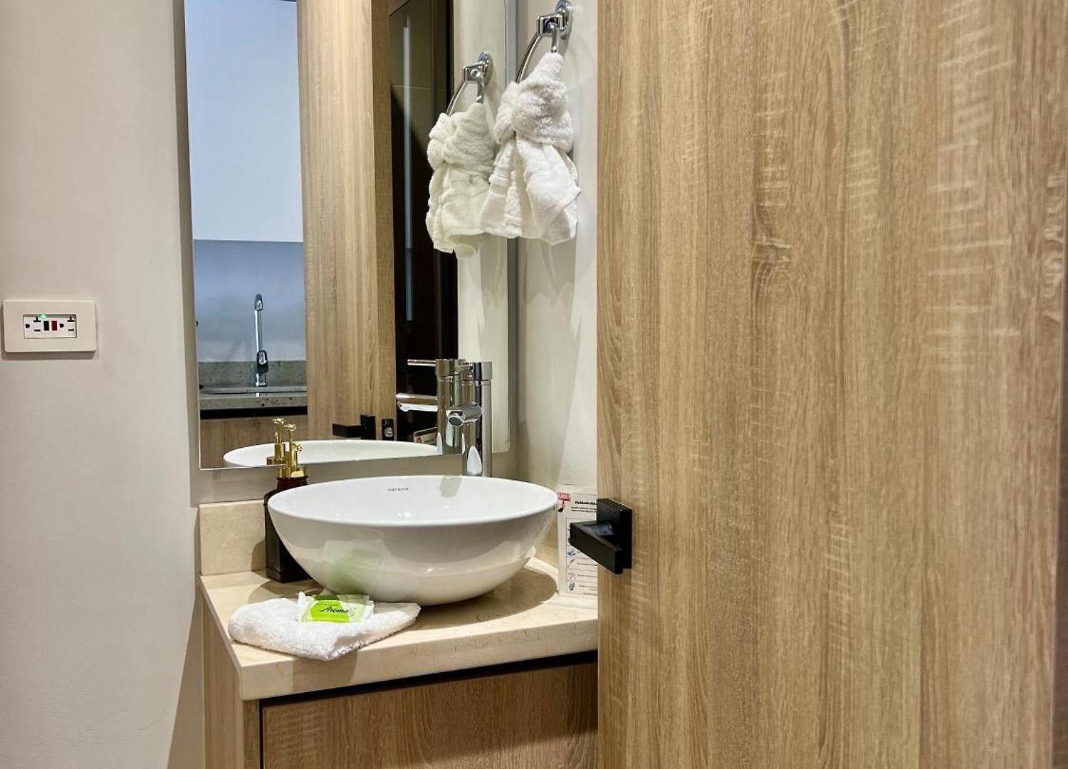 Apartamento Beautiful! Brand New Old Town *