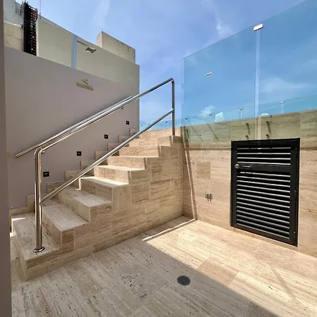 Beautiful! Brand New Old Town Apartamento