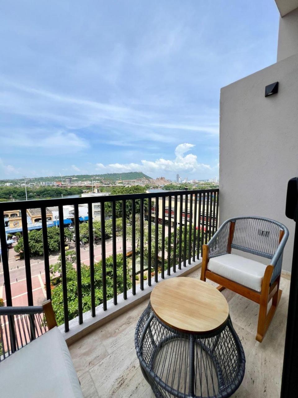 Beautiful! Brand New Old Town