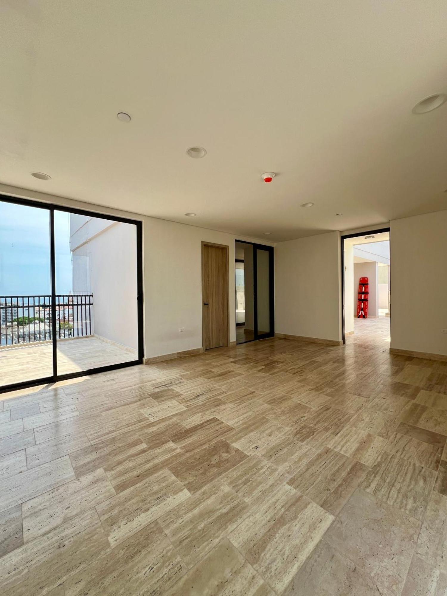 Beautiful! Brand New Old Town *