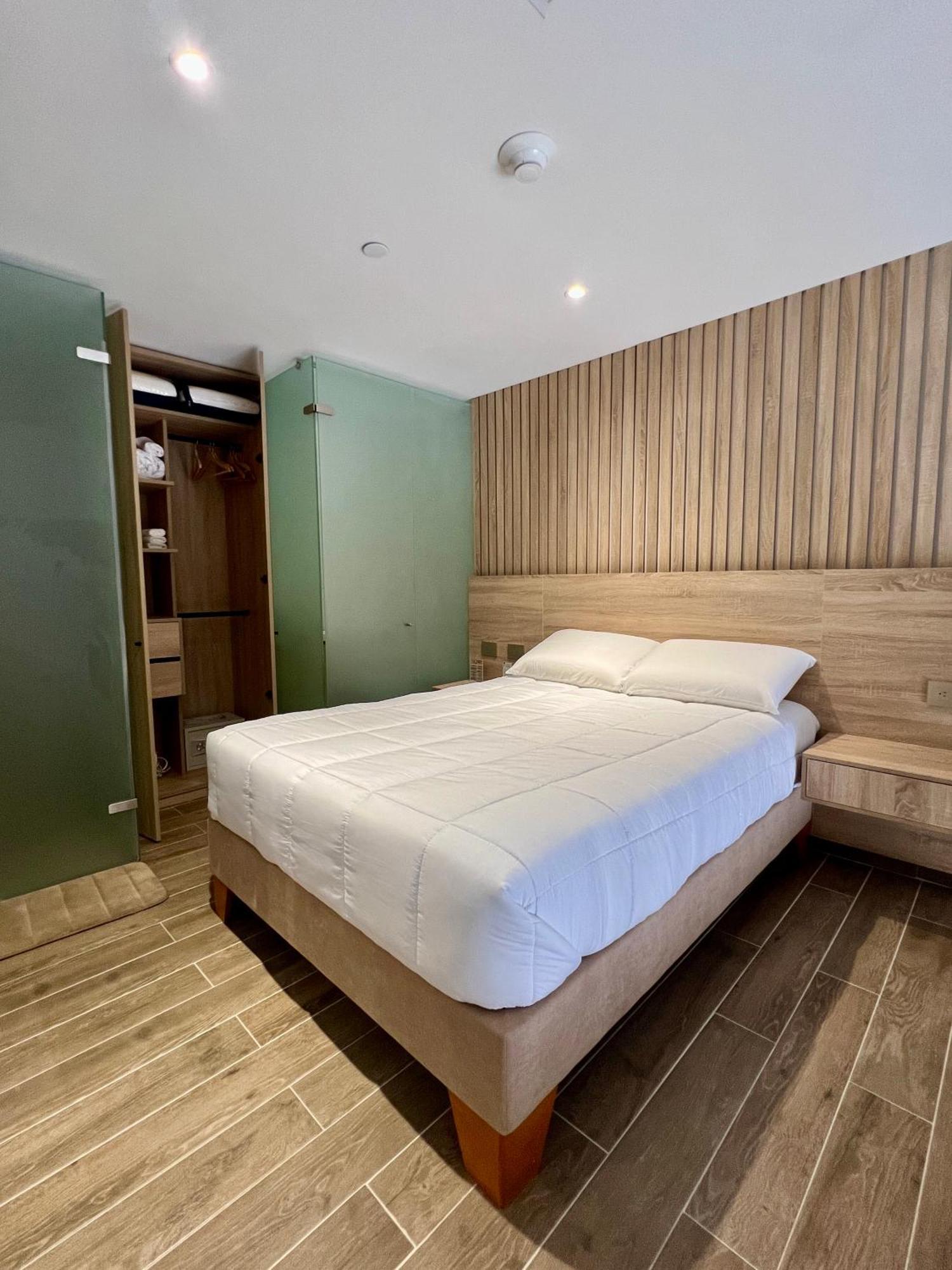 Beautiful! Brand New Old Town *