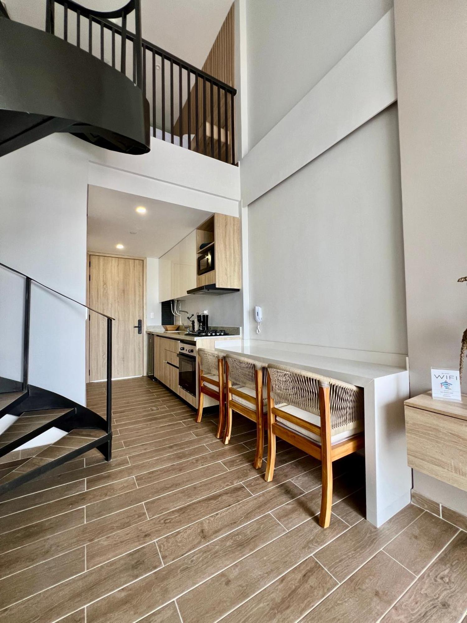 Beautiful! Brand New Old Town *